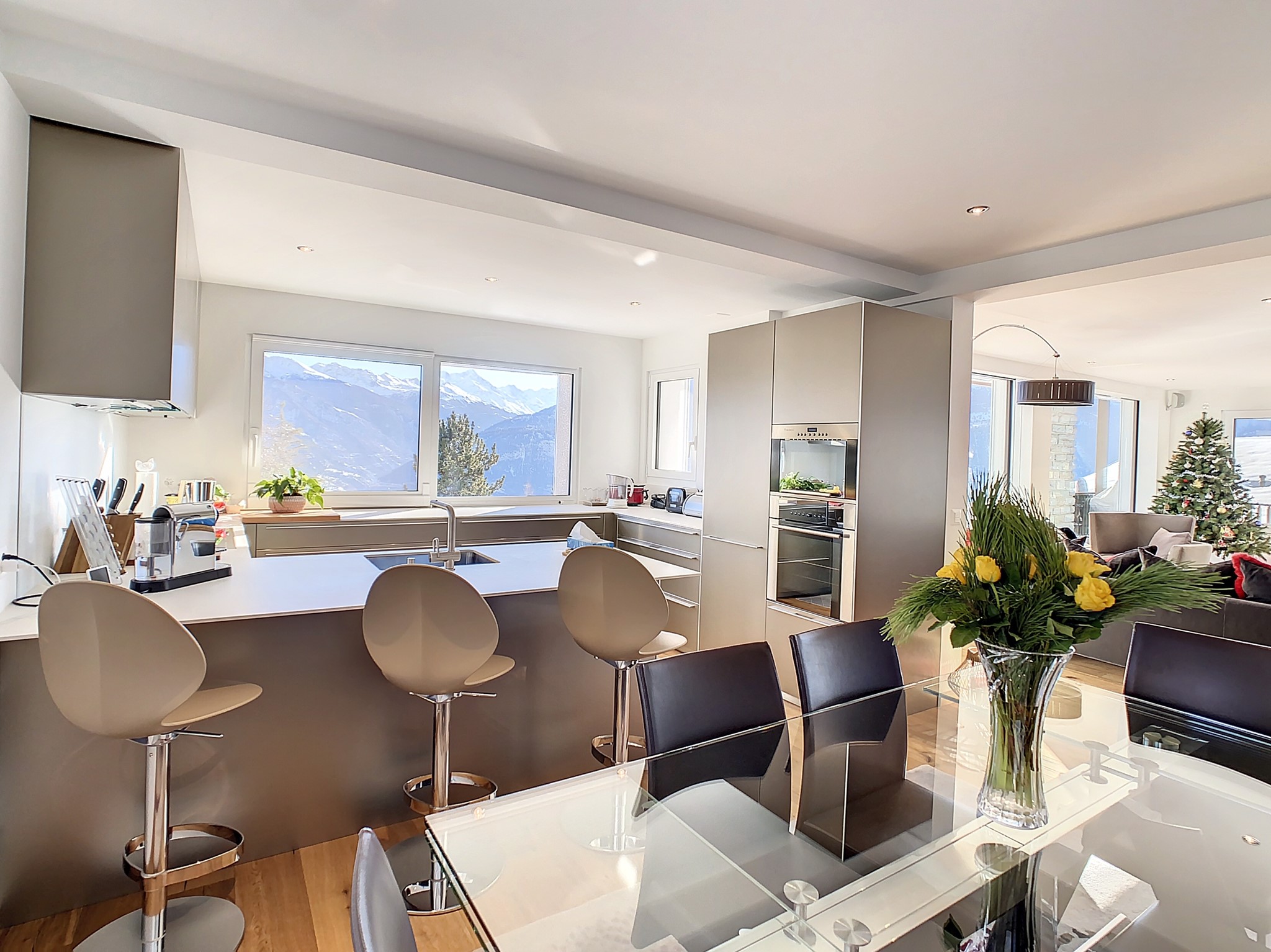 Découvrez le sommet du luxe à Crans-Montana