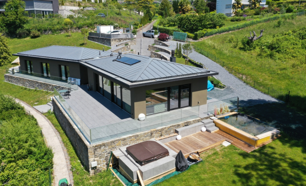 Propriété à l’architecture moderne située dans quartier prisé, vue magnifique!