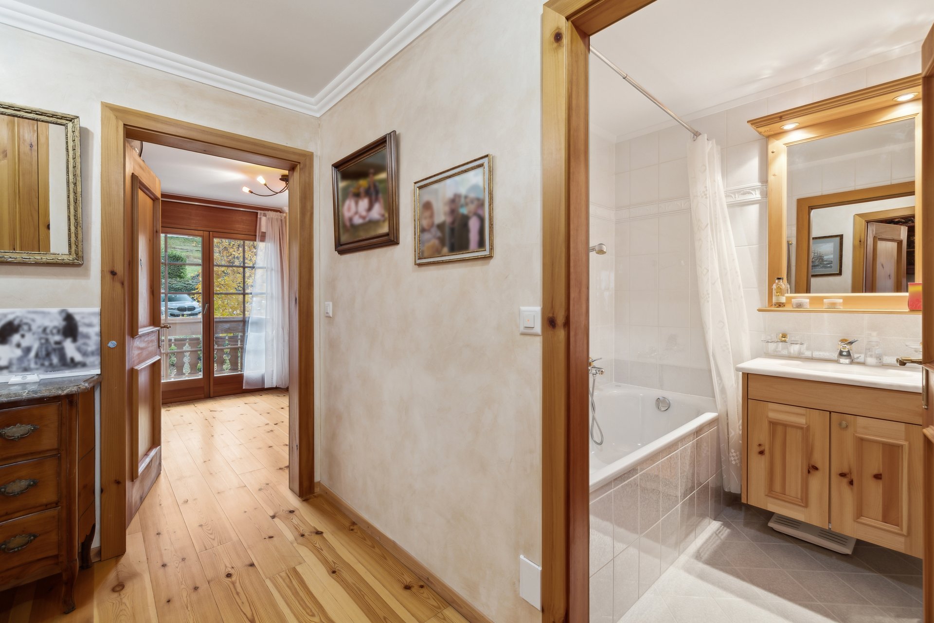 Splendide écrin panoramique à Crans : 260 m² de luxe suspendu aux Alpes