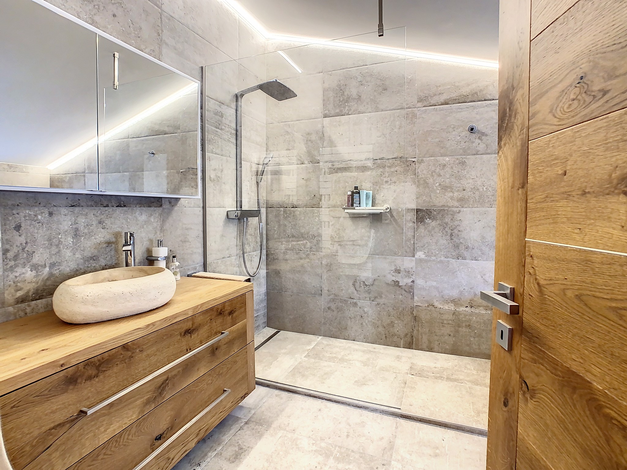 Découvrez le sommet du luxe à Crans-Montana