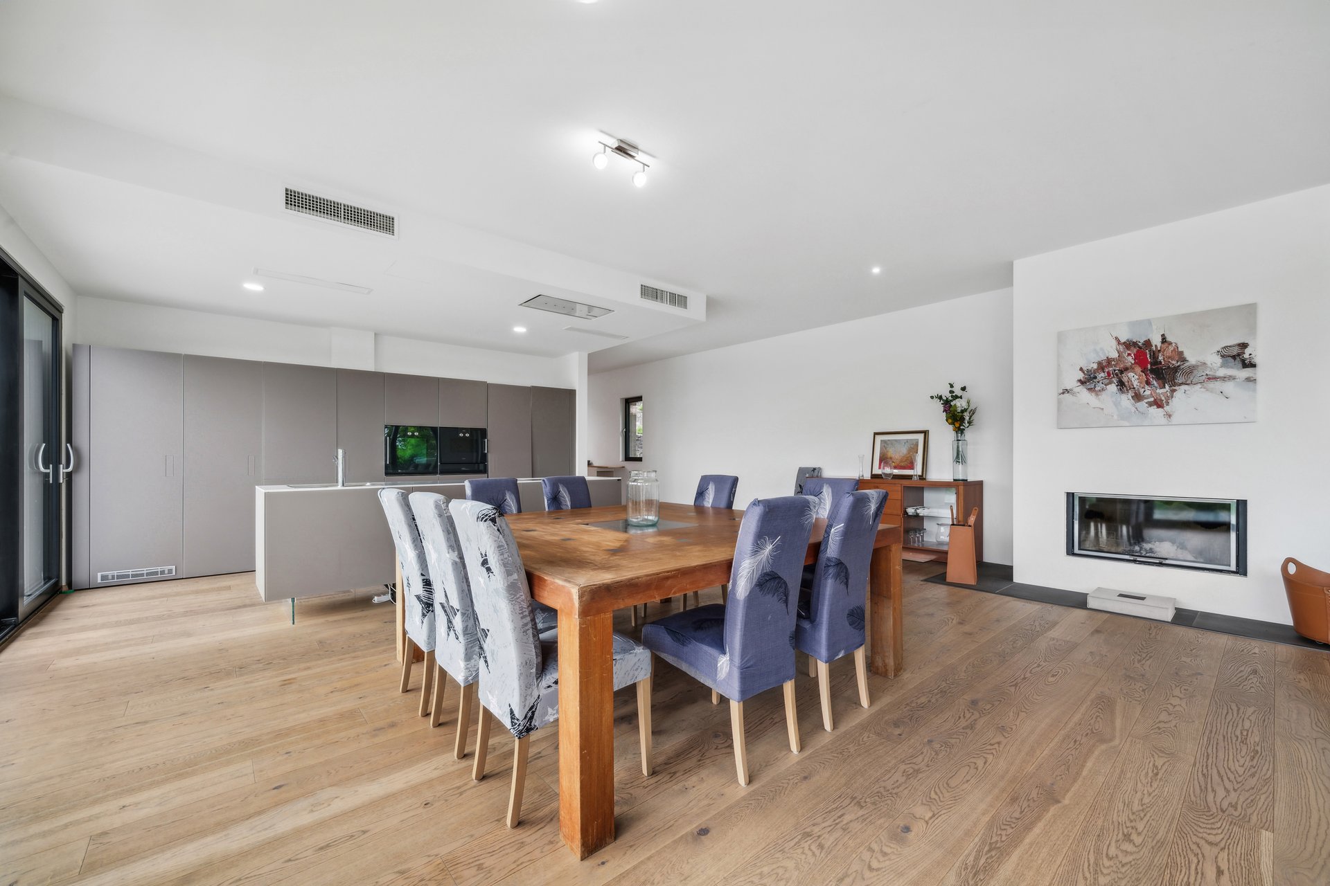 Propriété à l’architecture moderne située dans quartier prisé, vue magnifique!